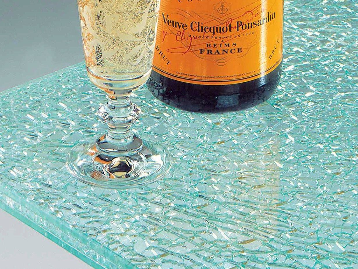 Laminated shattereffect glass SPLITTED GLASS By Glassolutions