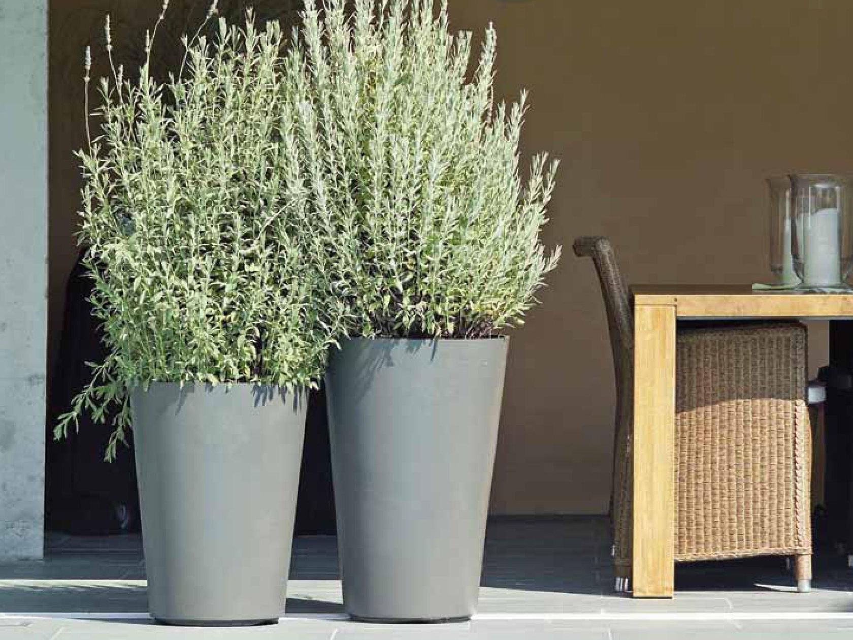 High cement garden vase ALTO By SWISSPEARL Italia