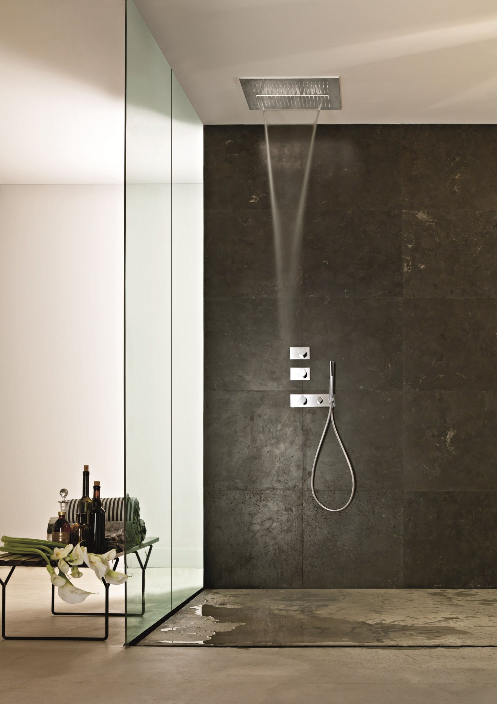doccia con soffione a soffitto