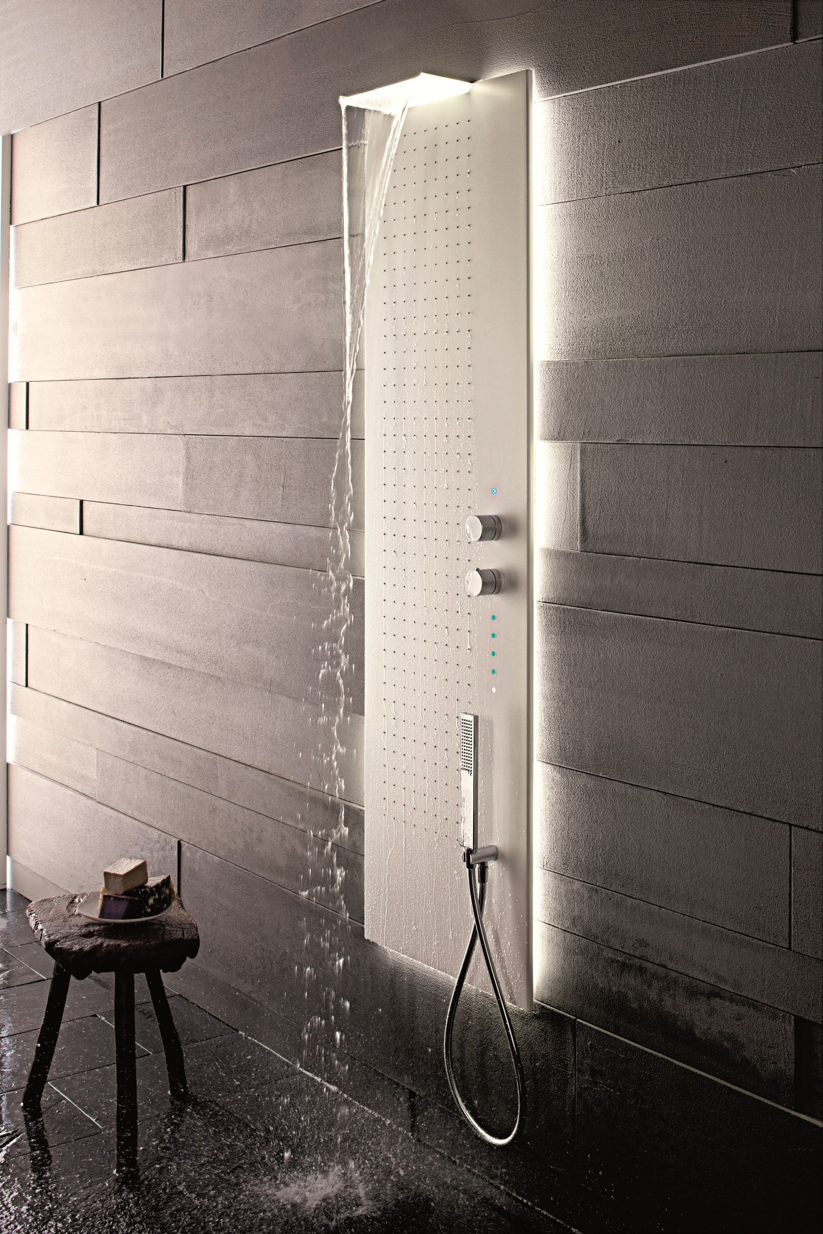 ACQUAPURA Wallmounted shower panel By Fantini design