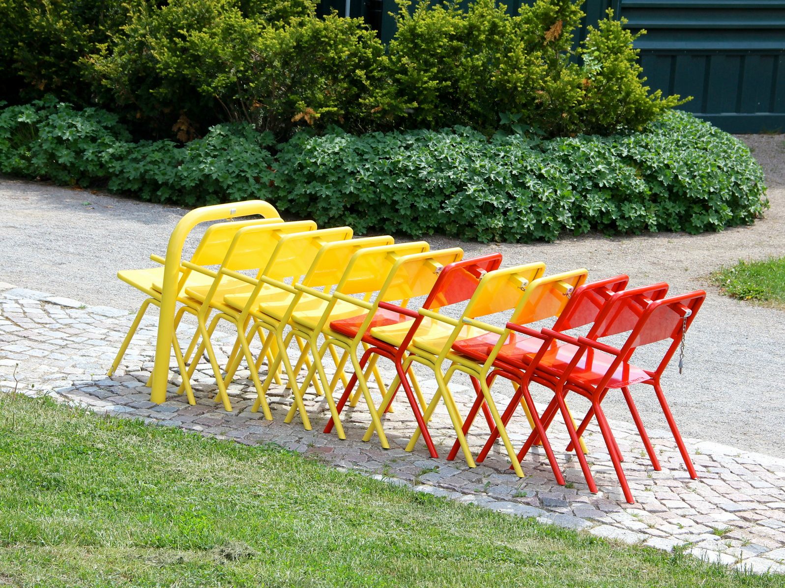 Powder coated steel outdoor chair SHARE By Nola Industrier