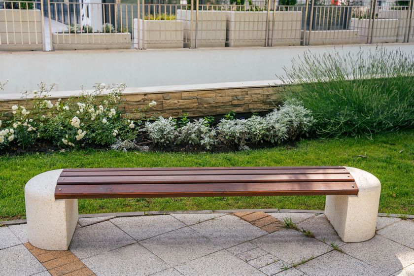 40 | Banc en béton Banc laqué en béton sans dossier By ENCHO ENCHEV - ETE