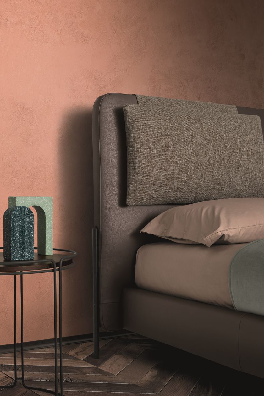 ALAR Leather bed Leather bed with upholstered headboard By Ditre