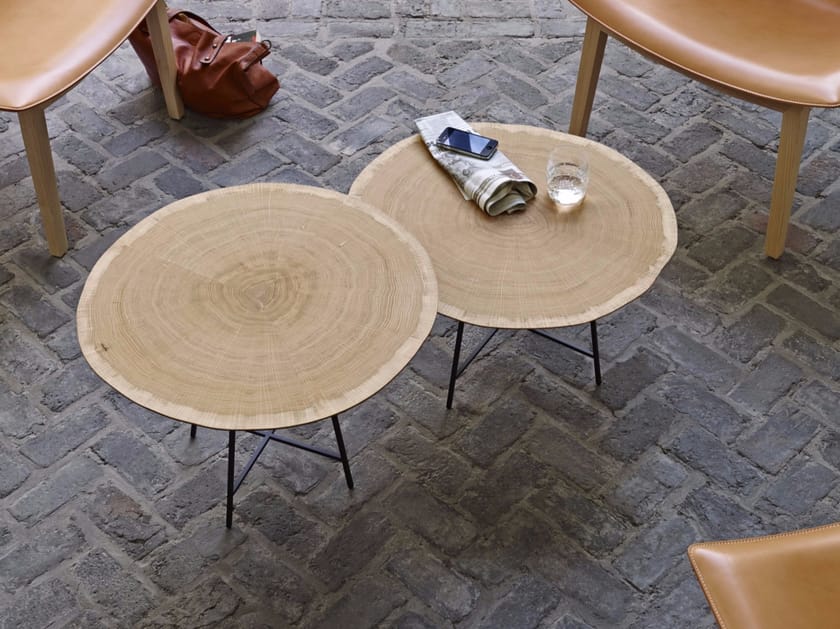Round wood veneer coffee table ALBURNI By Ligne Roset design LucidiPevere