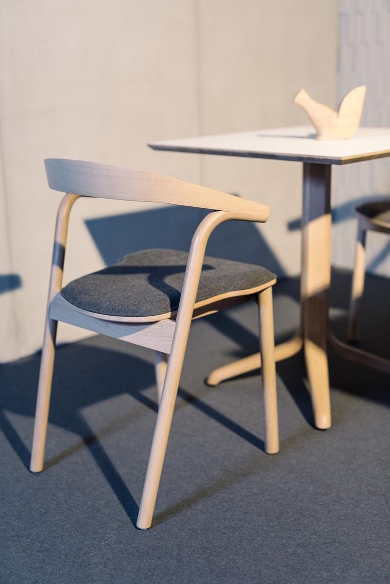 Cuscino di seduta quadrato in cotone con motivo astratto beige e