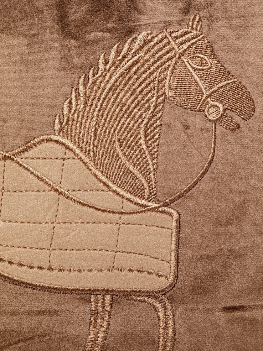 APPLIQUE HORSE Quadratisches Sofakissen aus Polyester By KARE Design