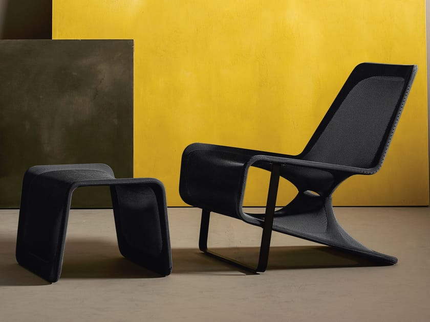 Sillón de tela con reposapiés ARIA By Desalto diseño Atelier Oï