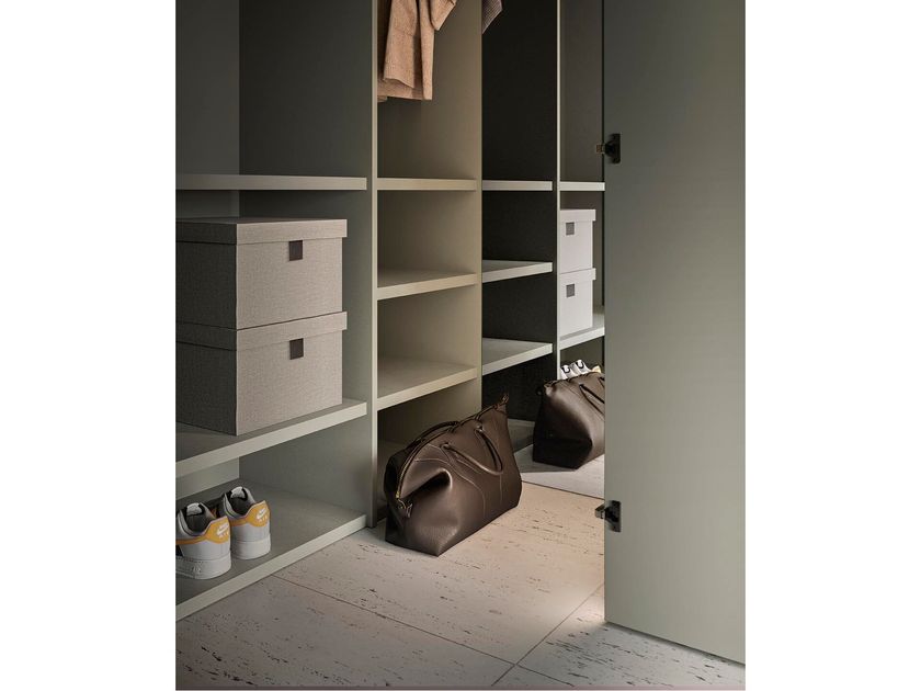 POKER DRESSING CLOSETS Walk-in wardrobe By Alf DaFrè