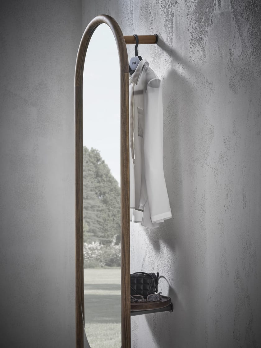 Oval framed wallmounted mirror BACKSTAGE By Porada