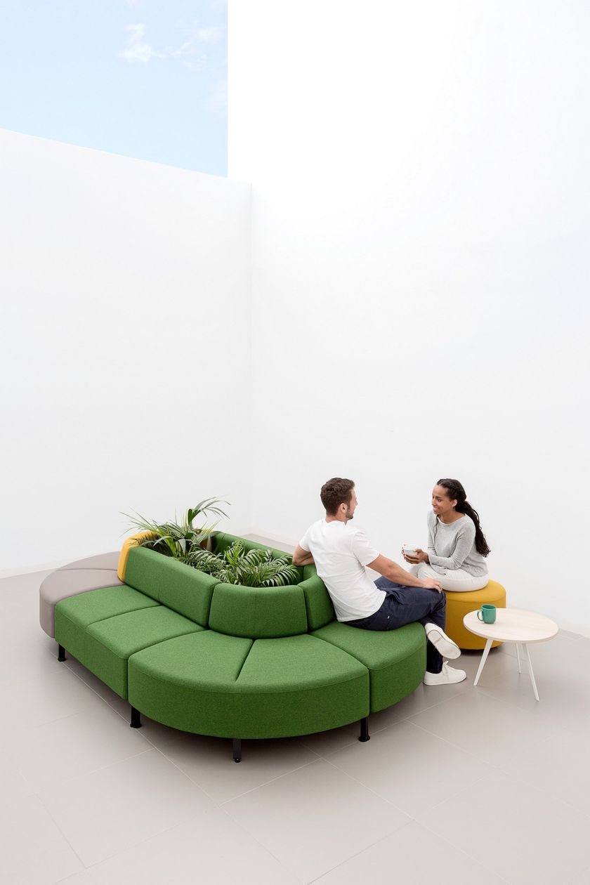 BEND Round laminate coffee table By ACTIU | design Stone Designs