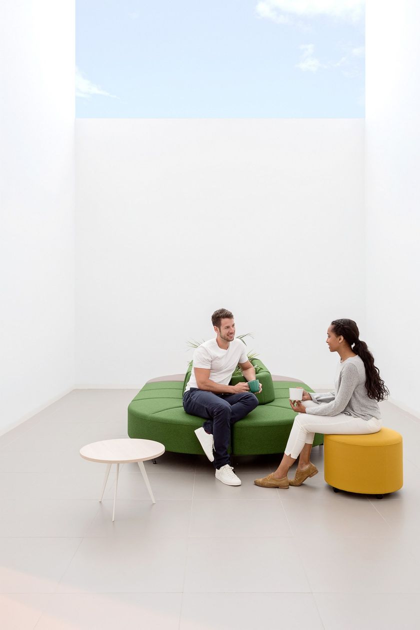 BEND Round laminate coffee table By ACTIU | design Stone Designs