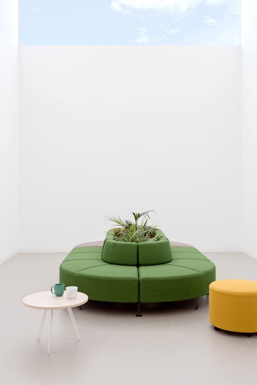 BEND Round laminate coffee table By ACTIU | design Stone Designs