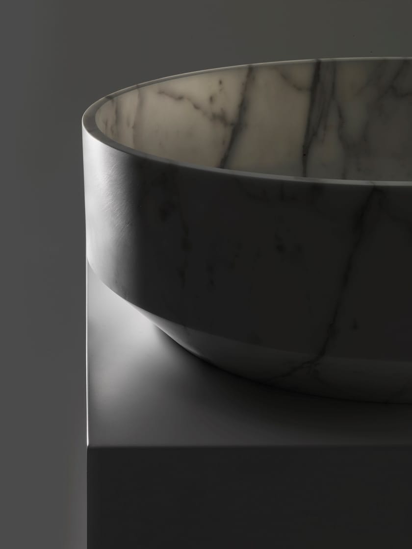 NABHI Countertop round marble washbasin By Kreoo design Enzo Berti