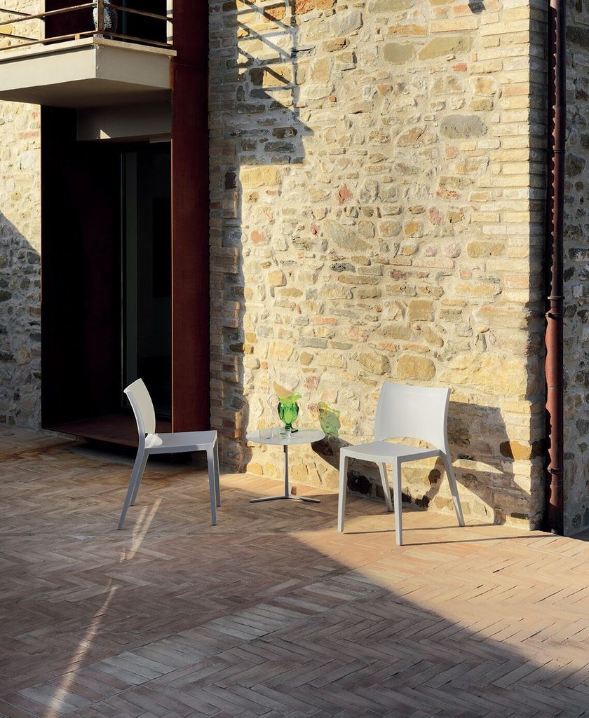 AQUA Stackable polypropylene chair By Bontempi