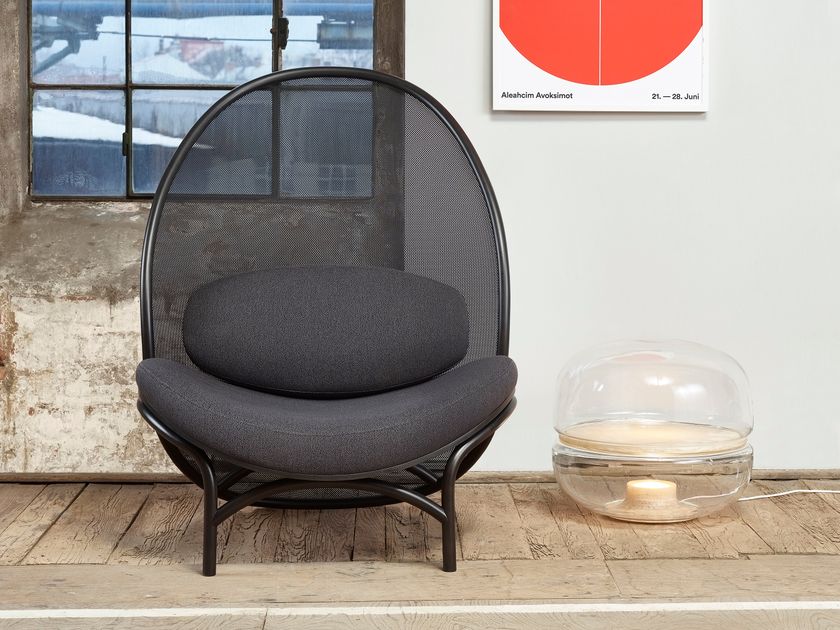 Sillón pequeño de malla CHIPS By TON diseño Lucie Koldova