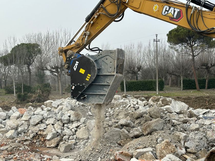 CBF | Crusher bucket Crusher bucket By C.M.