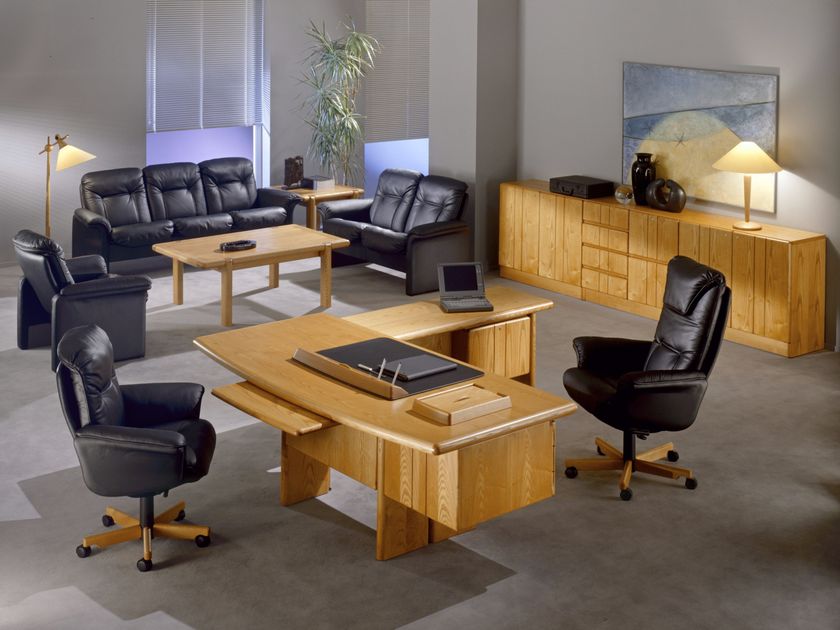 COMMODORE | L-shaped office desk By Dyrlund