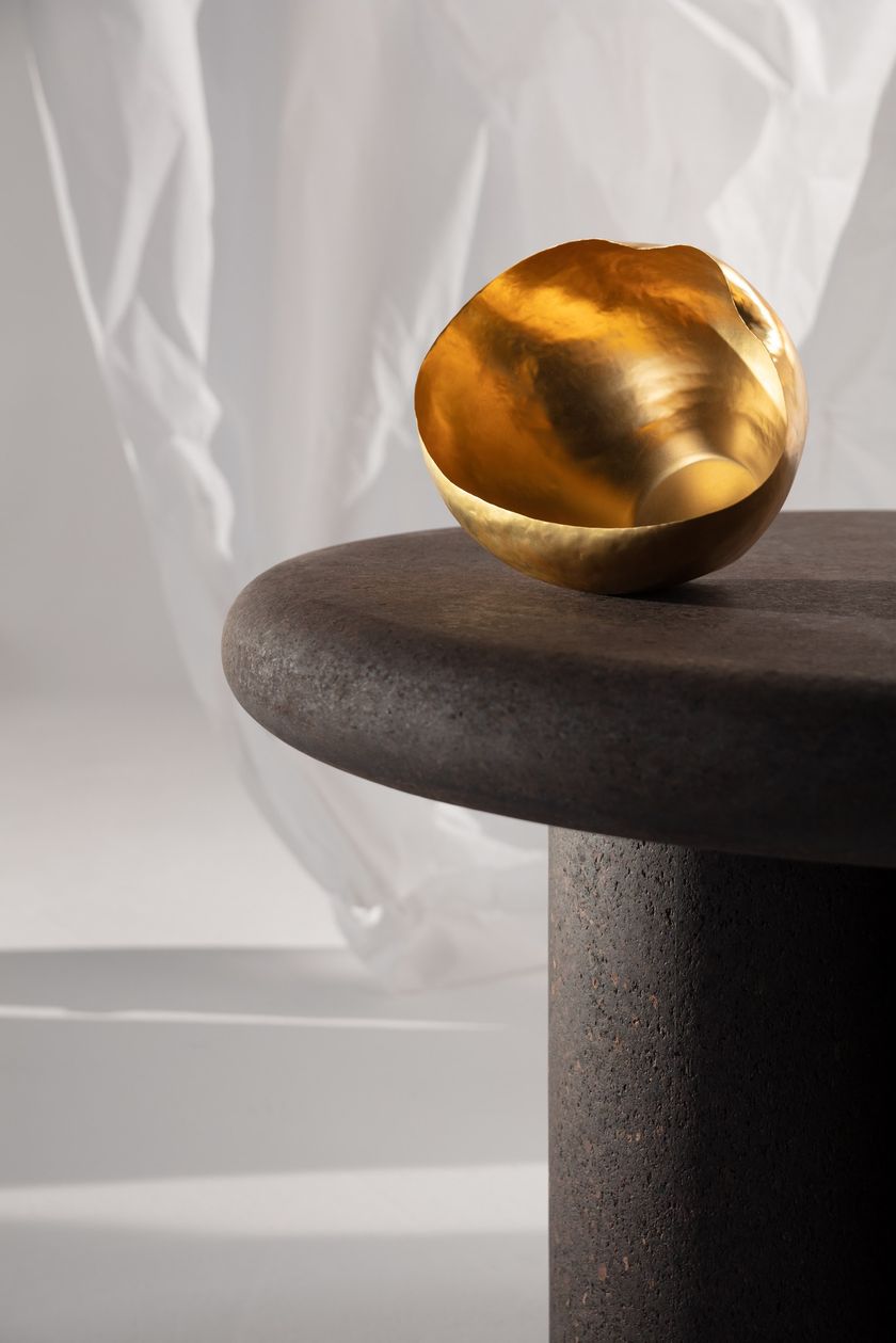 CORK Round cork dining table By Tom Dixon design Tom Dixon