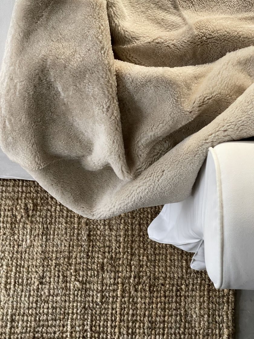 CURLY SHORT SHEARLING Coperta By Jover+Valls