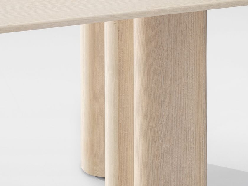 CURTAIN Solid wood dining table By ZEITRAUM | design Läufer + Keichel
