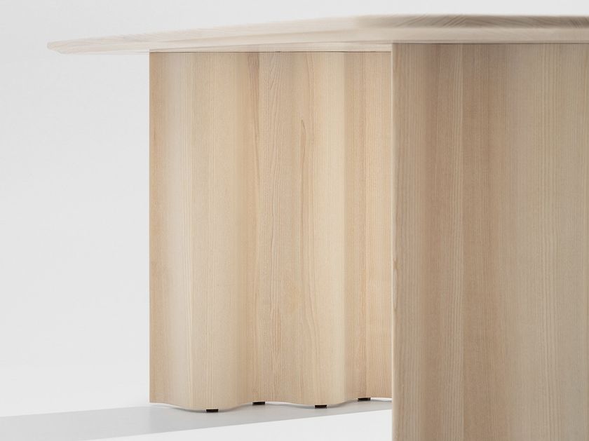 CURTAIN Solid wood dining table By ZEITRAUM | design Läufer + Keichel