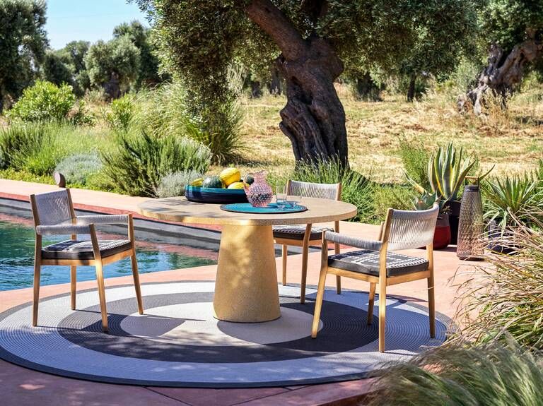 DINE OUT Round garden table By Cassina