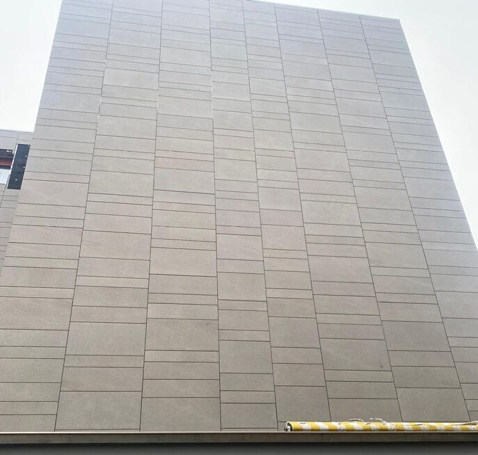 Facciata ventilata by Cover App - Facciata ventilata in gres porcellanato - 10