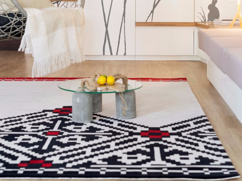 Handmade rectangular wool rug with geometric shapes EDGY By Dare to Rug ...
