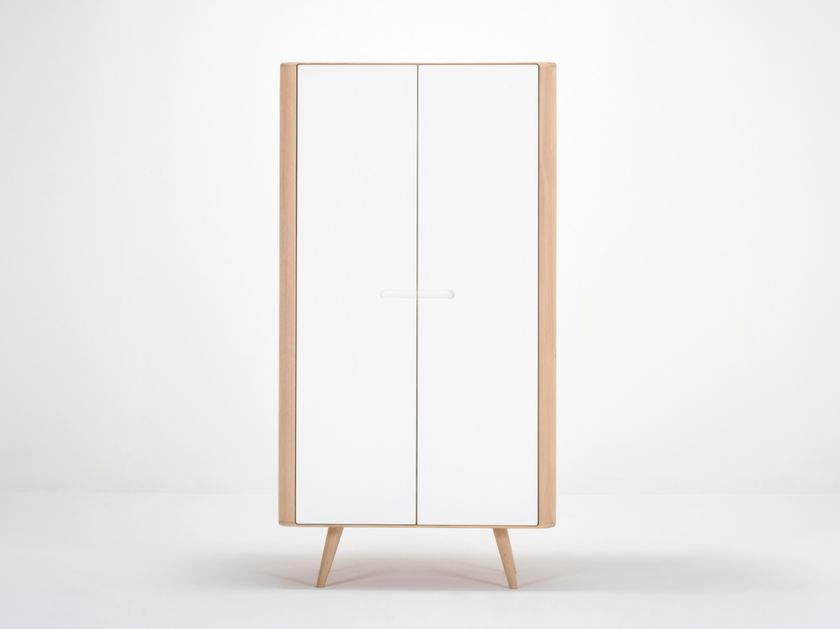 Alacena con puertas ENA CABINET Colección Ena By Gazzda diseño Salih ...