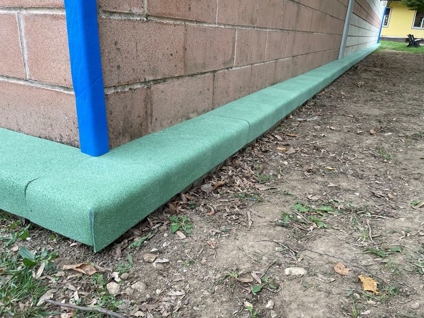 EPDM Rubber corner protection Protección antigolpes de caucho EPDM By ...