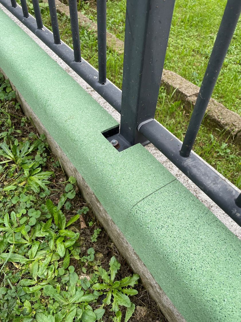 EPDM Rubber corner protection Protección antigolpes de caucho EPDM By ...