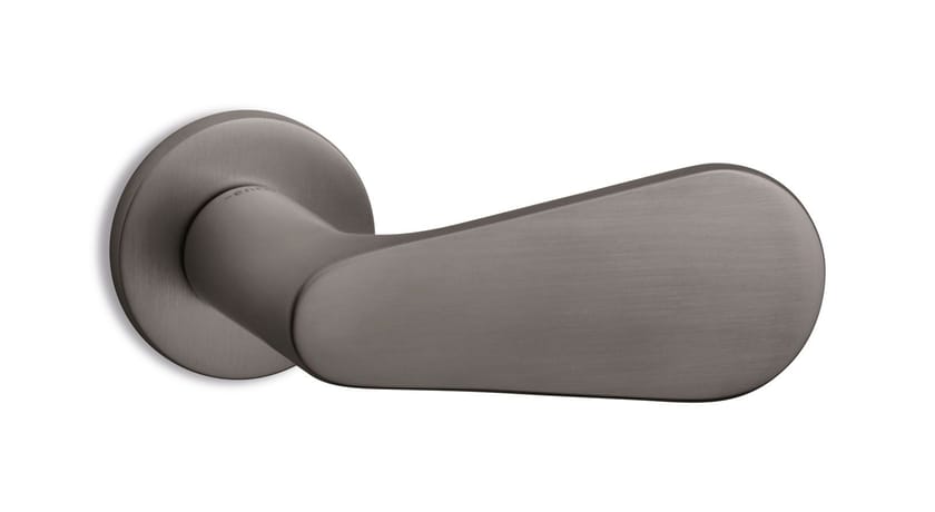 DRIVER by Ento - Maniglia in ottone su rosetta - 7