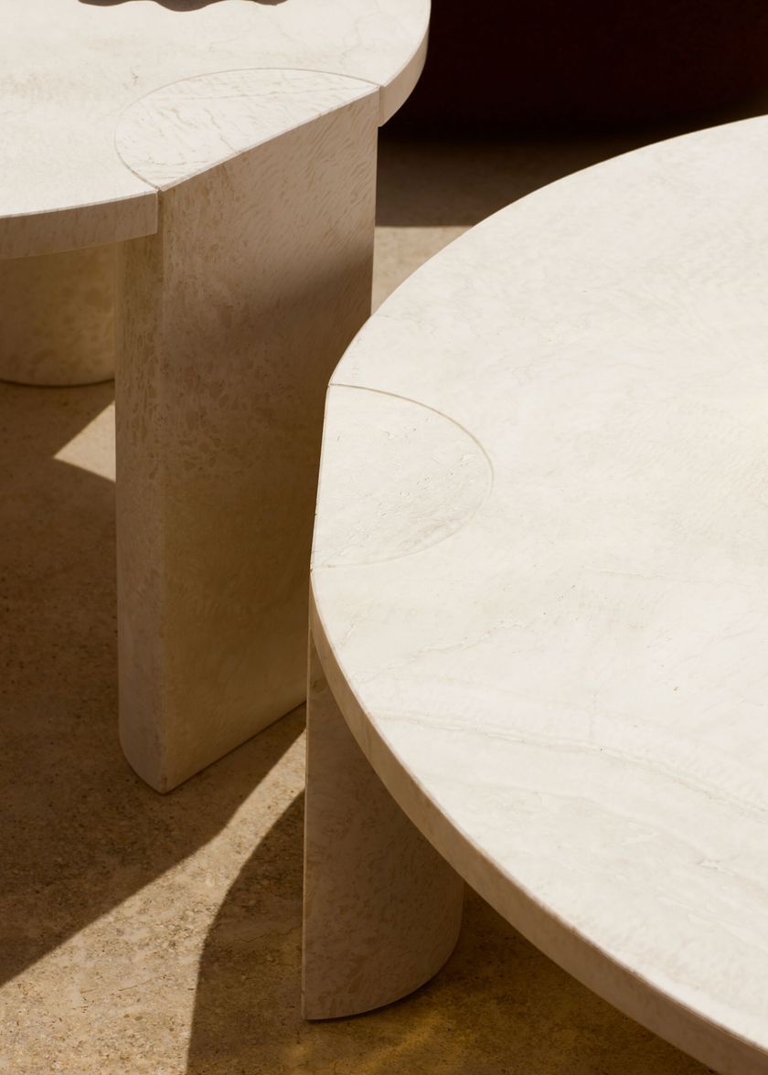 SERELE Round natural stone coffee table By Exteta