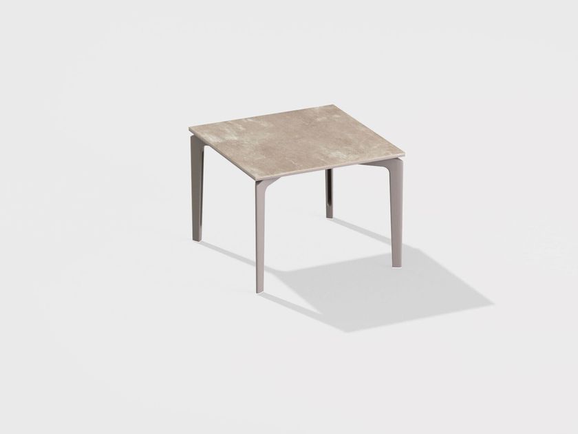 ALLSIZE 花园边桌 By FAST | design Alberto Lievore