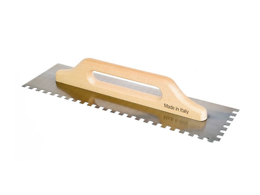 frattone dentato c/manico legno 28x12 cm - dentatura 12x12 mm