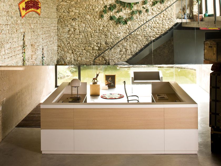 VOGUE Reception desk By FREZZA