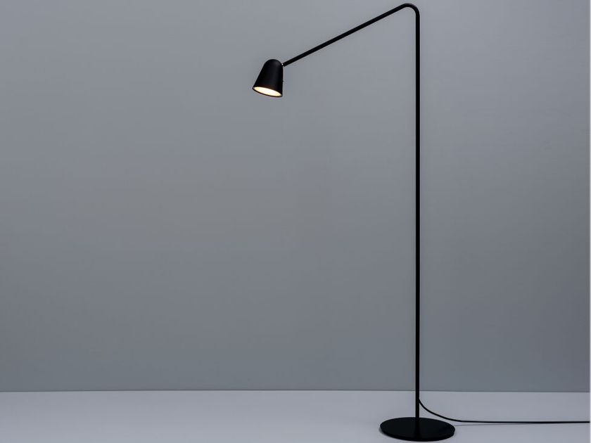 CHAPLIN Lampada da terra in metallo verniciato By Formagenda | design ...