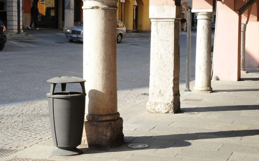 IDESIA Outdoor litter bin with lid with ashtray By Neri