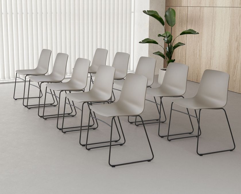 VARYA XL Sedia a slitta in polipropilene By INCLASS | design Simon Pengelly