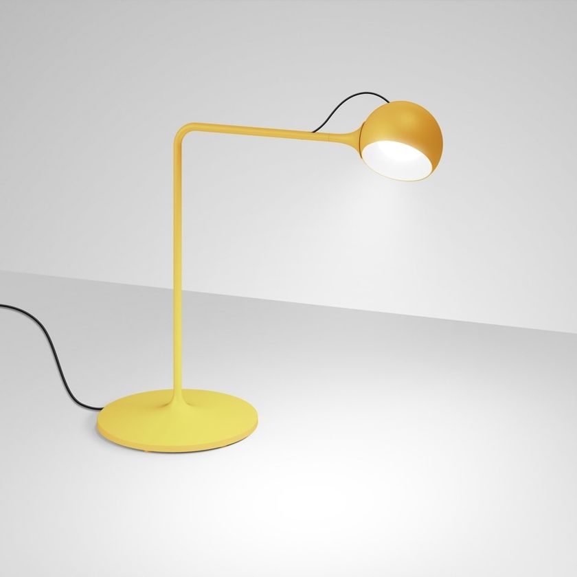 IXA Lampada da scrivania orientabile in metallo By Artemide | design ...