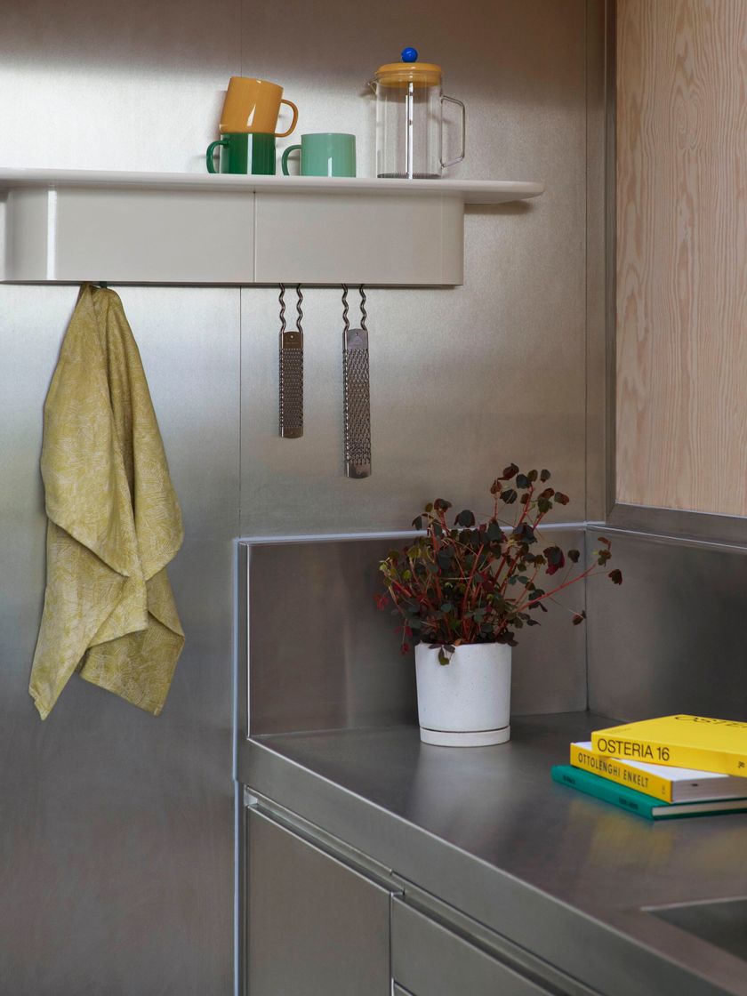 HAY/ヘイ　KORPUS SHELF L ウォールシェルフ　クリーム　正規 HAY - KORPUS L WHITE CREAM Aluminium wall shelf By In Stock
