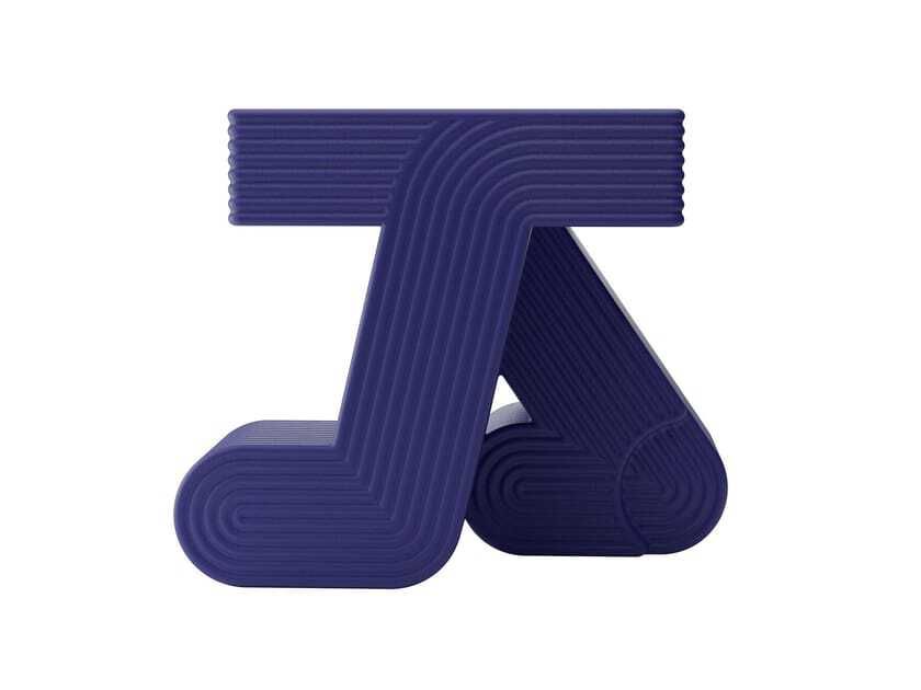 QEEBOO - WALKING TABLE BLUE VIOLET Square polyethylene coffee table By ...
