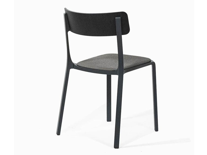 RUELLE Stackable aluminium chair with integrated cushion By Infiniti