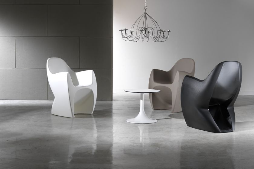 Polyethylene garden chair with armrests LOUNGE By PF Stile