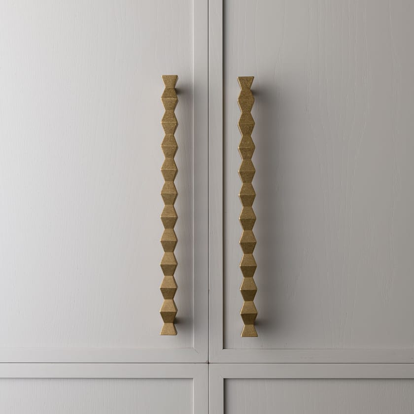 FORMA PULL by Lo & Co Interiors - Maniglia per mobili in ottone - 14