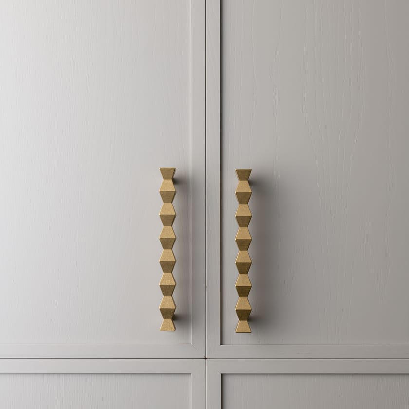 FORMA PULL by Lo & Co Interiors - Maniglia per mobili in ottone - 15