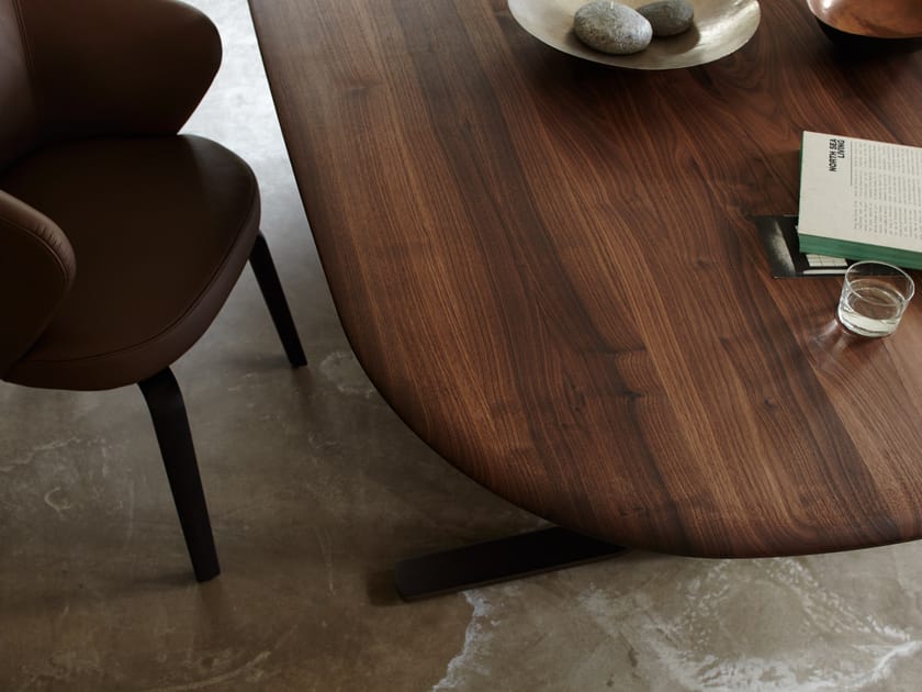 MOUNT Oval wooden dining table By more design Gil Coste