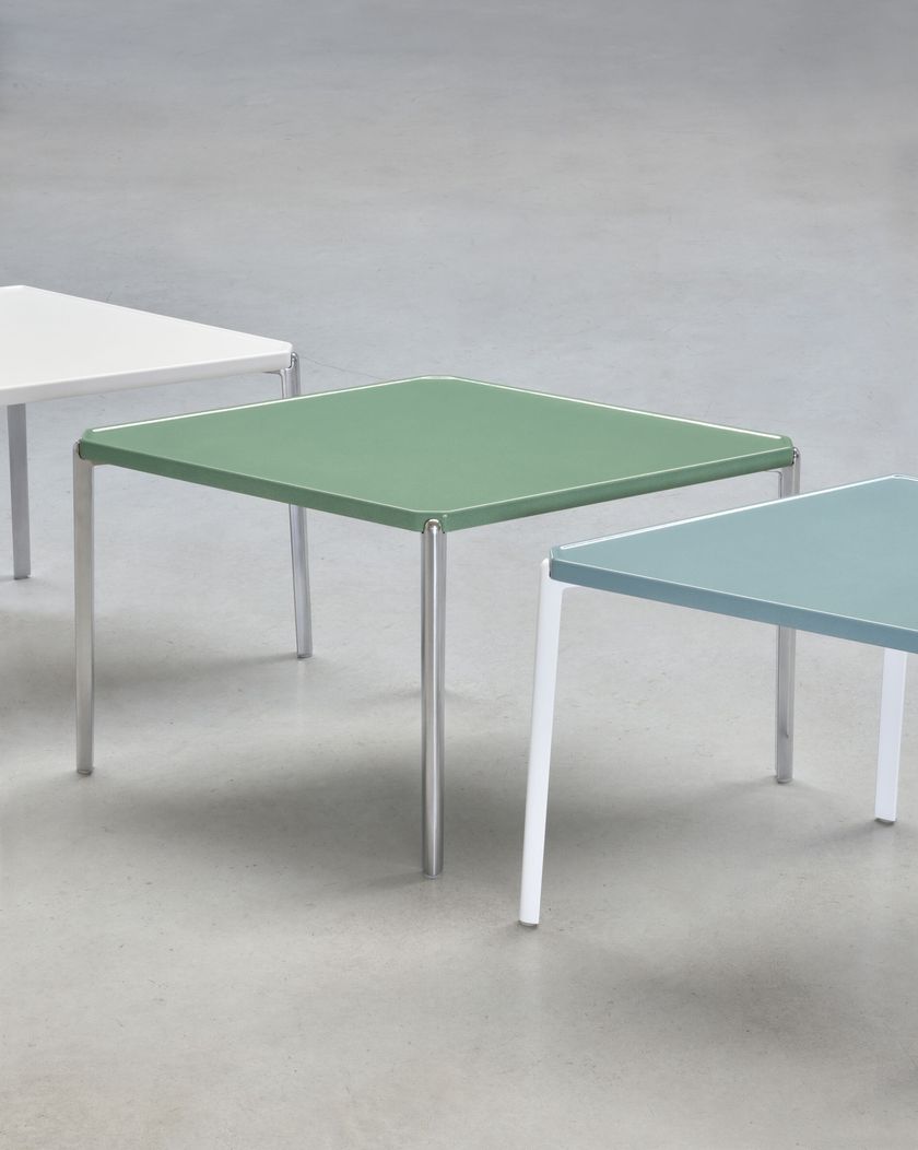 La table basse Guéridon Bas de Vitra, réinterprétation de la Table africaine