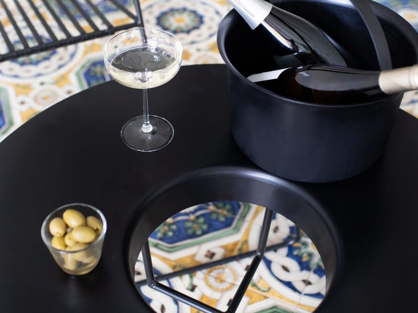 N'ICE TABLE Round steel garden side table with flowerpot By COOLS