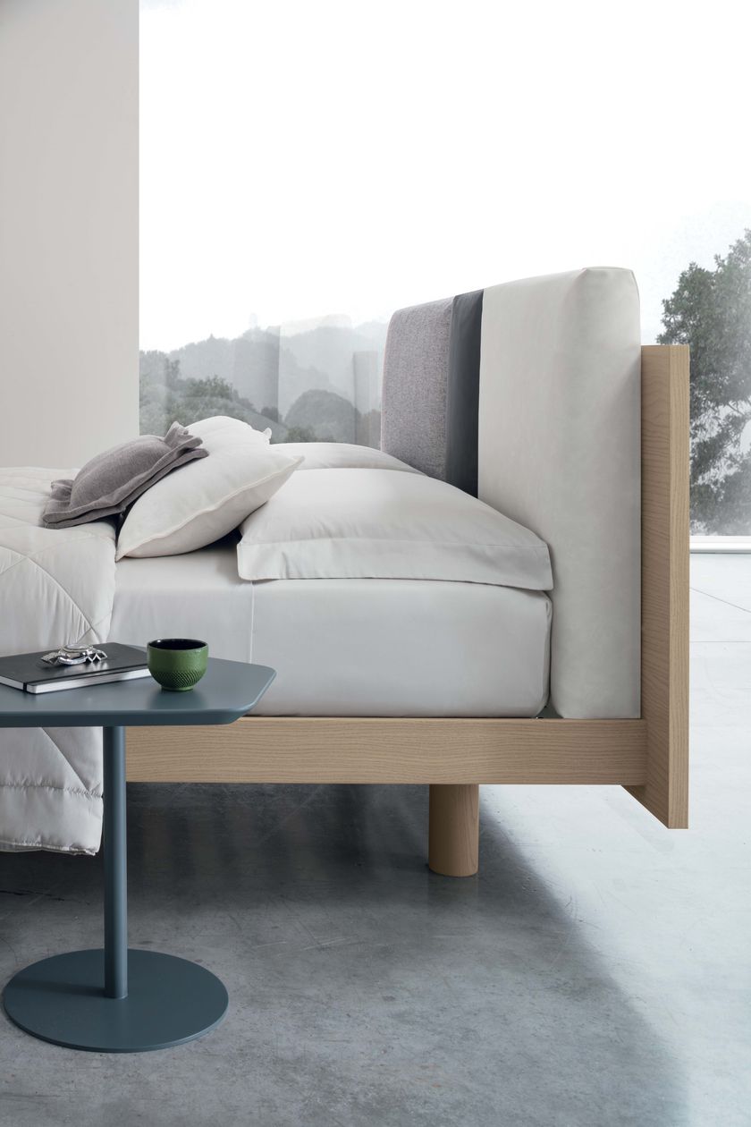 Letto King Size Con Testiera Imbottita, Luci LED RGB E Porte USB – 150x200 Cm – Struttura In Metallo E Legno